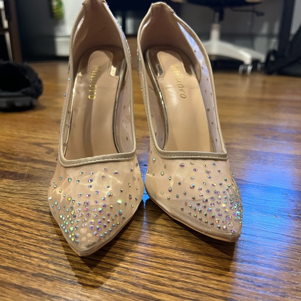 Amazon Heels - Picture 2 of 10